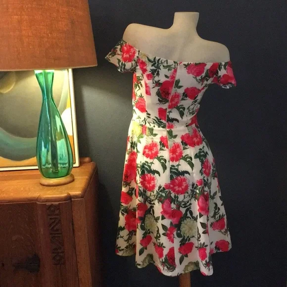 NWT Floral Off Shoulder Knee Length Pocket… - Picture 7 of 8